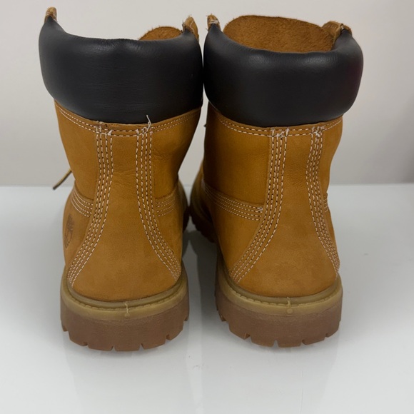 Timberland 6 Inch Premium Waterproof Boots in the classic wheat nubuck color 8.5 - Picture 5 of 6